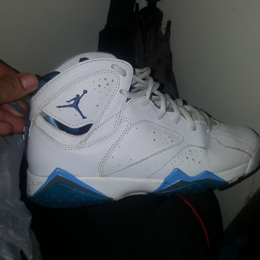 Sneaker - Picture 2 of 2